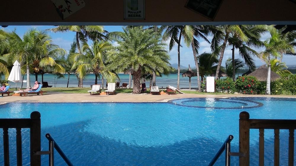 Jalsa Beach Hotel & Spa Poste Lafayette Exterior photo
